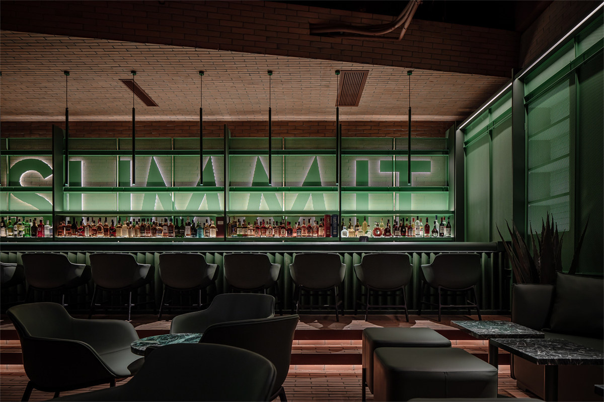 精品咖啡與酒吧的復(fù)合型餐飲空間設(shè)計(jì)案例(圖5) 精品咖啡與酒吧的復(fù)合型餐飲空間設(shè)計(jì)案例(圖5)