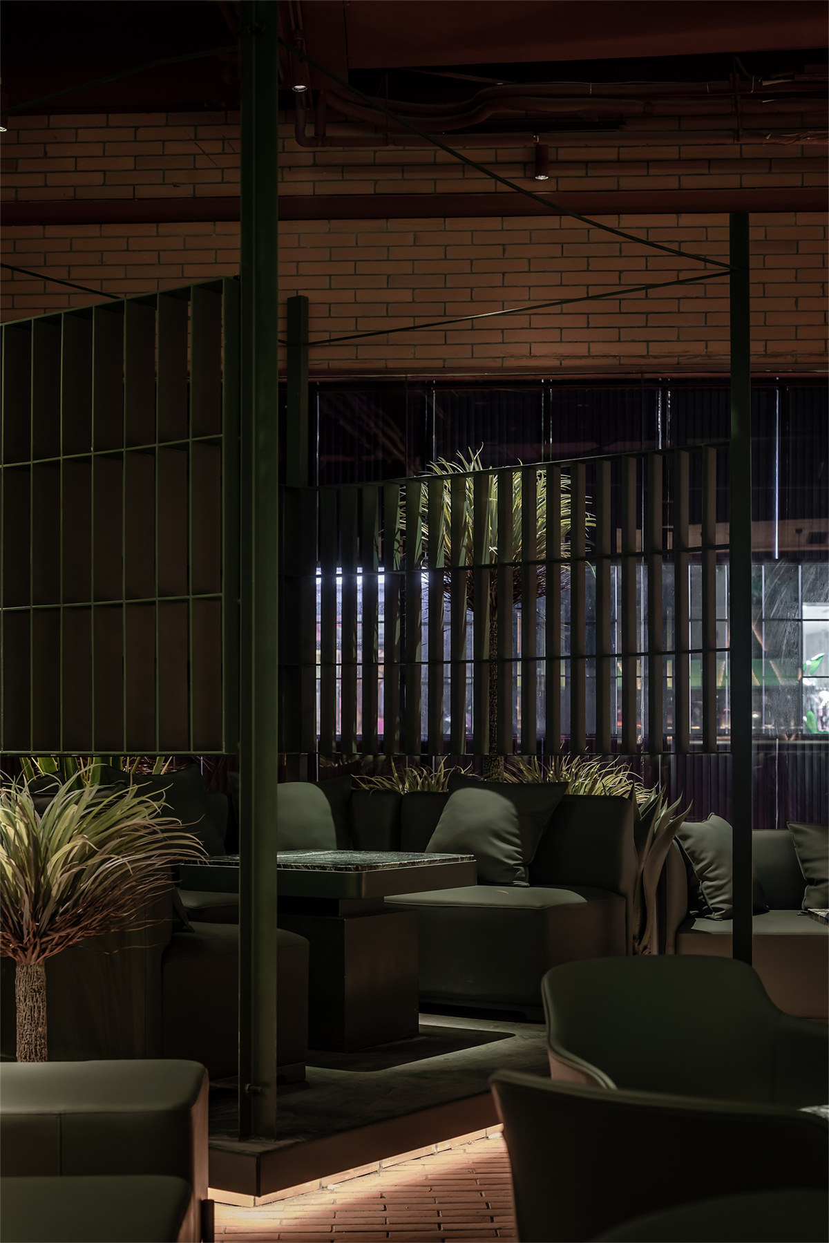 精品咖啡與酒吧的復(fù)合型餐飲空間設(shè)計(jì)案例(圖8) 223802_62bf06ca0106b58008.jpg