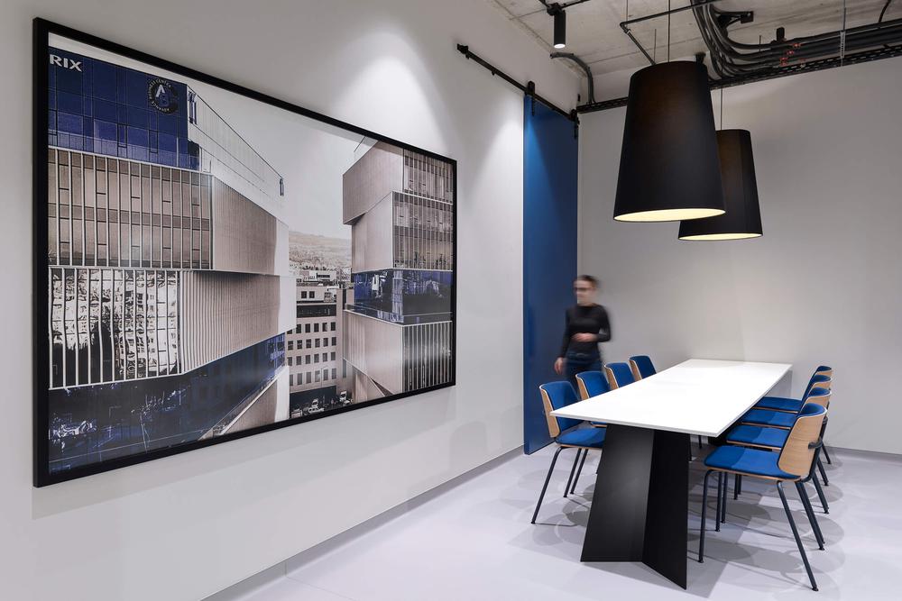 簡約大氣的建筑工程公司辦公室裝修設(shè)計案例(圖7) 簡約大氣的建筑工程公司辦公室裝修設(shè)計案例(圖7)