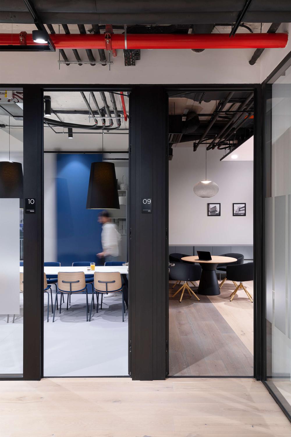 簡約大氣的建筑工程公司辦公室裝修設(shè)計案例(圖10) 簡約大氣的建筑工程公司辦公室裝修設(shè)計案例(圖10)