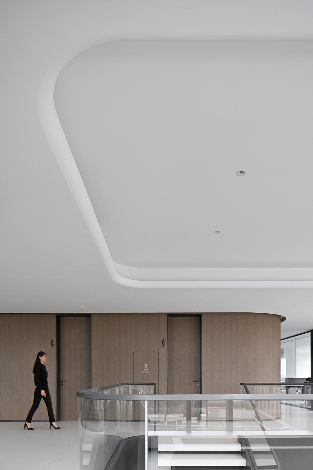 10000平東源音響總部辦公大樓裝修設(shè)計(jì)方案(圖3) 10000平東源音響總部辦公大樓裝修設(shè)計(jì)方案(圖3)