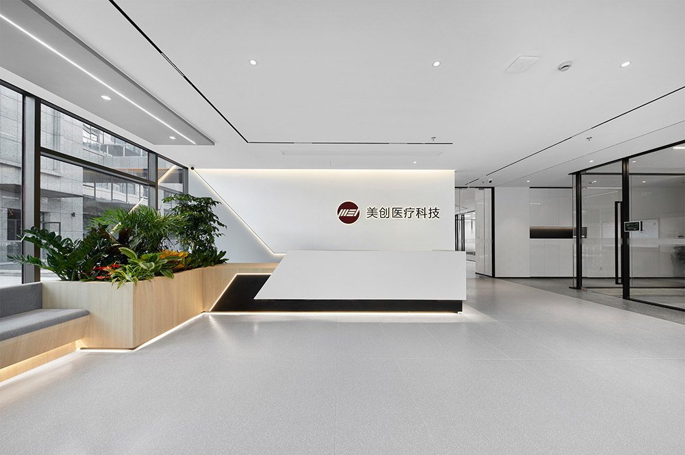 簡(jiǎn)約時(shí)尚的美創(chuàng)醫(yī)療科技公司辦公室裝修案例(圖1) 簡(jiǎn)約時(shí)尚的美創(chuàng)醫(yī)療科技公司辦公室裝修案例(圖1)