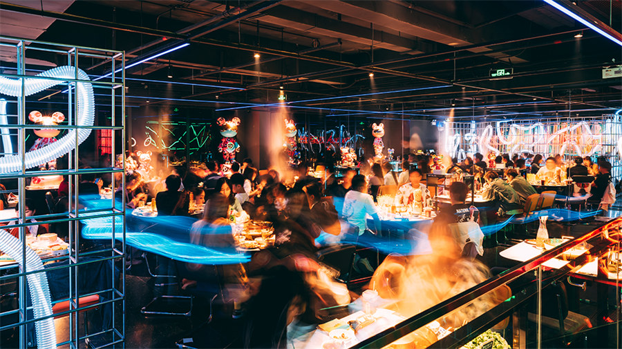 時尚潮酷賽博朋克風(fēng)牛蛙火鍋店裝修設(shè)計方案(圖3) 時尚潮酷賽博朋克風(fēng)牛蛙火鍋店裝修設(shè)計方案(圖3)