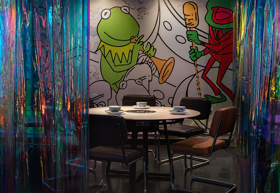 時尚潮酷賽博朋克風(fēng)牛蛙火鍋店裝修設(shè)計方案(圖5) 時尚潮酷賽博朋克風(fēng)牛蛙火鍋店裝修設(shè)計方案(圖5)