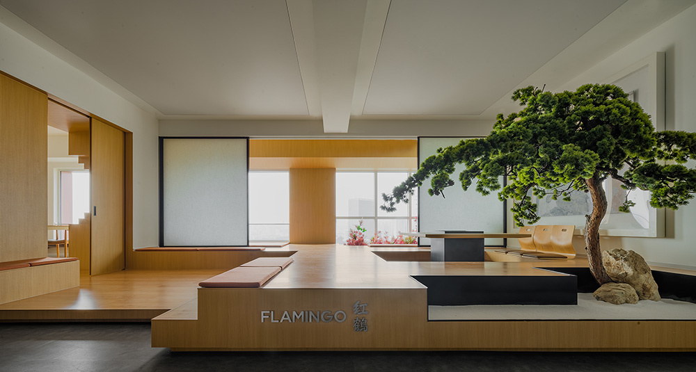 鄭州辦公室裝修推薦紅鶴集團辦公室設(shè)計案例(圖1) 鄭州辦公室裝修推薦紅鶴集團辦公室設(shè)計案例(圖1)