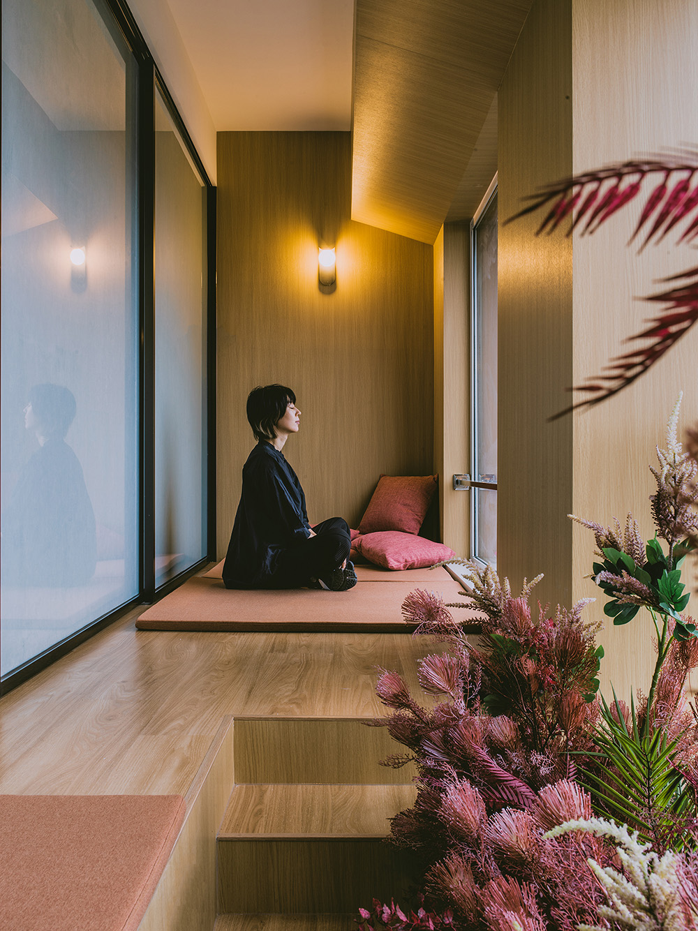 鄭州辦公室裝修推薦紅鶴集團辦公室設(shè)計案例(圖6) 鄭州辦公室裝修推薦紅鶴集團辦公室設(shè)計案例(圖6)