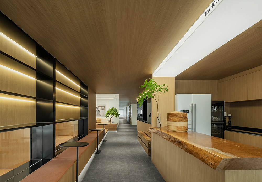 鄭州辦公室裝修推薦紅鶴集團辦公室設(shè)計案例(圖9) 鄭州辦公室裝修推薦紅鶴集團辦公室設(shè)計案例(圖9)