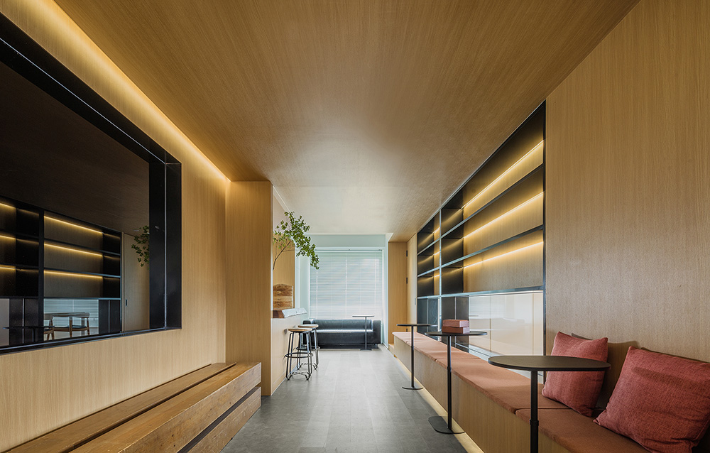 鄭州辦公室裝修推薦紅鶴集團辦公室設(shè)計案例(圖11) 鄭州辦公室裝修推薦紅鶴集團辦公室設(shè)計案例(圖11)