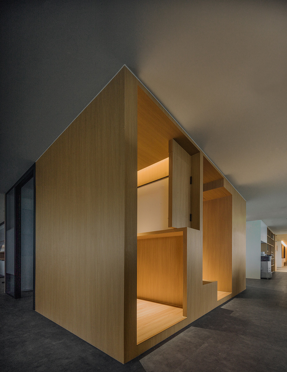 鄭州辦公室裝修推薦紅鶴集團辦公室設(shè)計案例(圖12) 鄭州辦公室裝修推薦紅鶴集團辦公室設(shè)計案例(圖12)