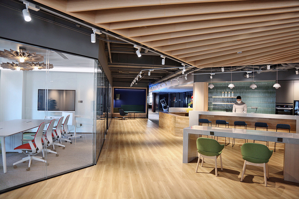 青島睿璽工業(yè)制造企業(yè)總部辦公室裝修設(shè)計(jì)(圖3) 青島睿璽工業(yè)制造企業(yè)總部辦公室裝修設(shè)計(jì)(圖3)