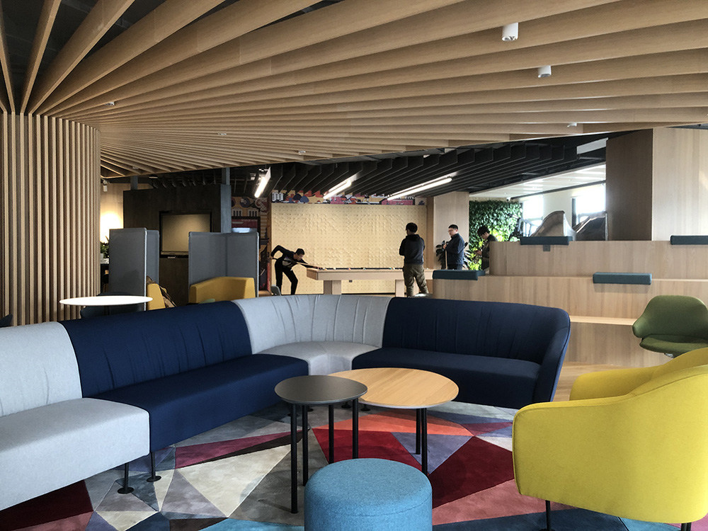 青島睿璽工業(yè)制造企業(yè)總部辦公室裝修設(shè)計(jì)(圖4) 青島睿璽工業(yè)制造企業(yè)總部辦公室裝修設(shè)計(jì)(圖4)