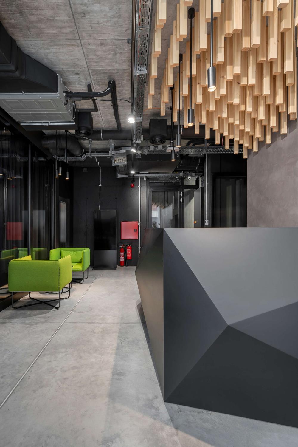 1300平清新工業(yè)風科技公司辦公室裝修設計(圖1) 1300平清新工業(yè)風科技公司辦公室裝修設計(圖1)