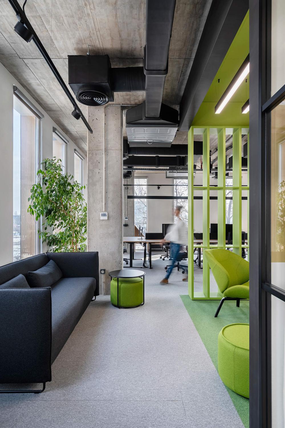 1300平清新工業(yè)風科技公司辦公室裝修設計(圖3) 1300平清新工業(yè)風科技公司辦公室裝修設計(圖3)