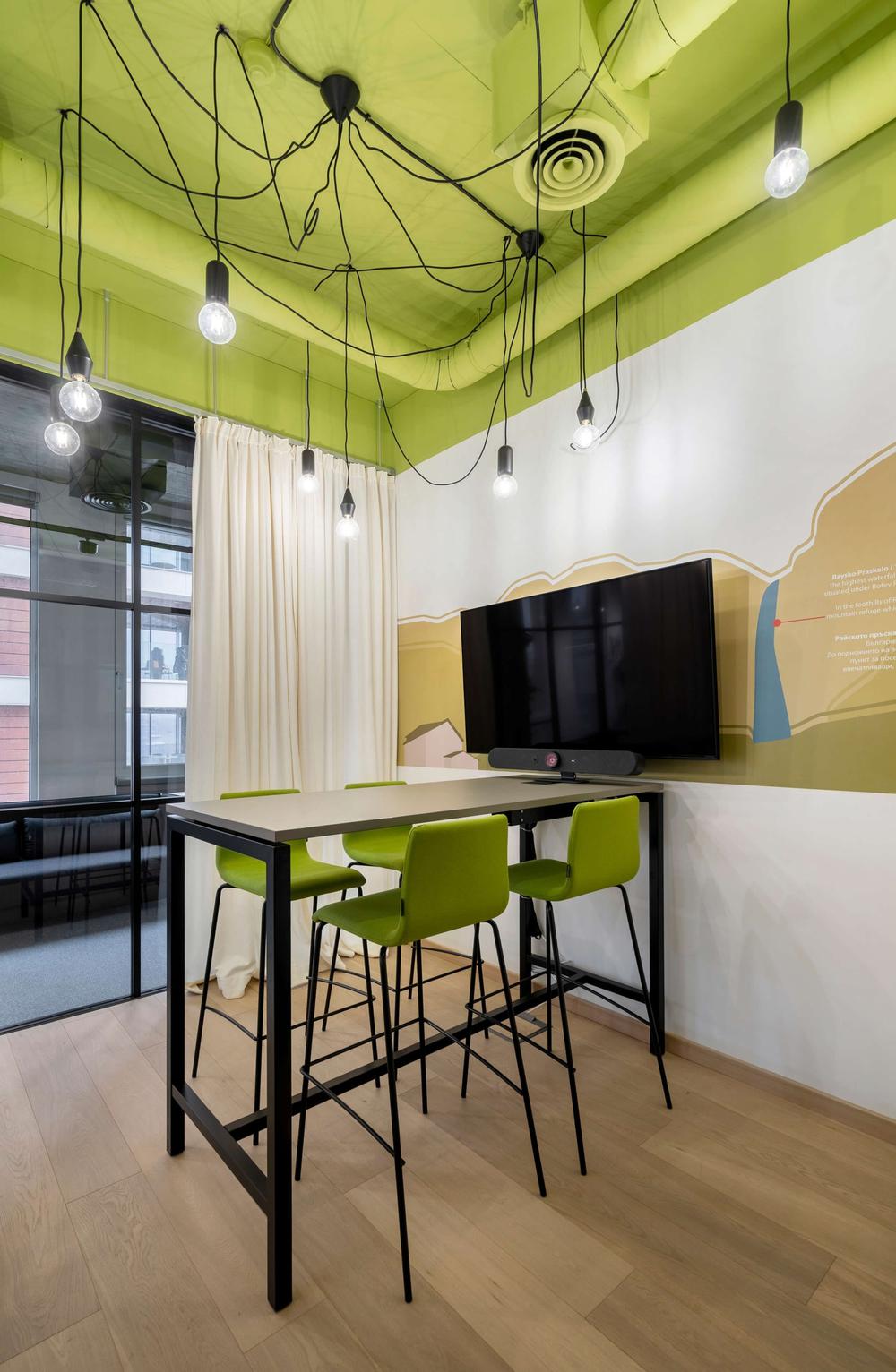 1300平清新工業(yè)風科技公司辦公室裝修設計(圖5) 1300平清新工業(yè)風科技公司辦公室裝修設計(圖5)