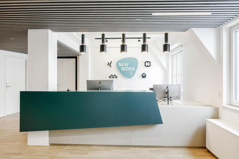 青春活力的商務(wù)科技公司辦公室裝修設(shè)計(jì)方案(圖1) 青春活力的商務(wù)科技公司辦公室裝修設(shè)計(jì)方案(圖1)