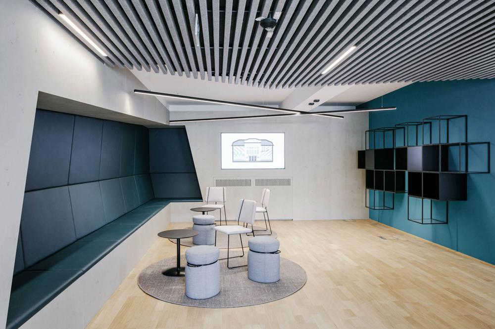 青春活力的商務(wù)科技公司辦公室裝修設(shè)計(jì)方案(圖2) 青春活力的商務(wù)科技公司辦公室裝修設(shè)計(jì)方案(圖2)