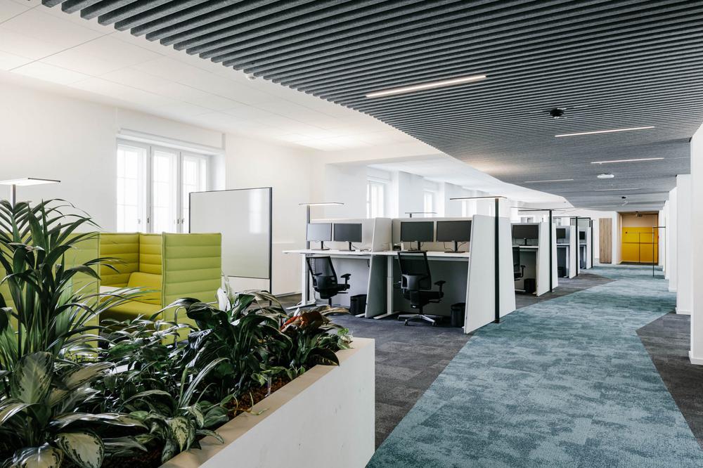 青春活力的商務(wù)科技公司辦公室裝修設(shè)計(jì)方案(圖4) 青春活力的商務(wù)科技公司辦公室裝修設(shè)計(jì)方案(圖4)