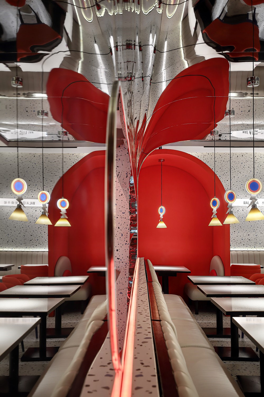 蛙來噠牛蛙特色主題餐廳裝修設(shè)計(jì)案例(圖9) 蛙來噠牛蛙特色主題餐廳裝修設(shè)計(jì)案例(圖9)