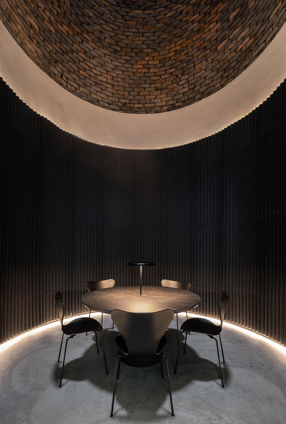 綠色工業(yè)風戴森全球總部辦公樓裝修設(shè)計方案(圖9) 綠色工業(yè)風戴森全球總部辦公樓裝修設(shè)計方案(圖9)