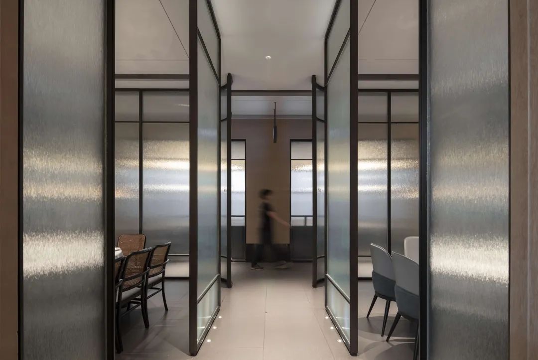 鄭州餐飲設(shè)計(jì)推薦79號(hào)漁船連鎖海鮮餐廳裝修案例(圖6) 鄭州餐飲設(shè)計(jì)推薦79號(hào)漁船連鎖海鮮餐廳裝修案例(圖6)