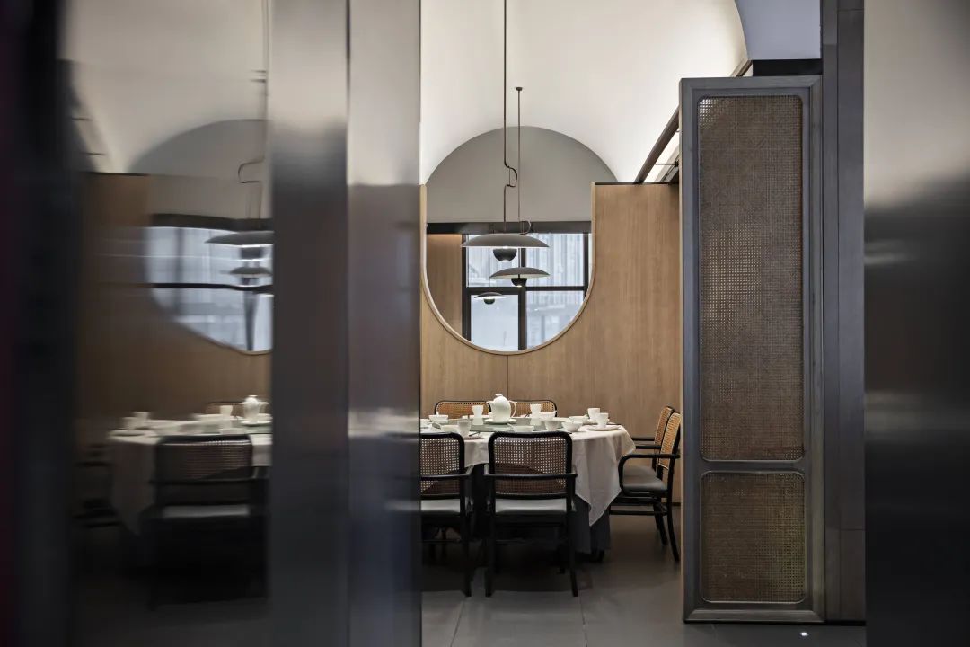 鄭州餐飲設(shè)計(jì)推薦79號(hào)漁船連鎖海鮮餐廳裝修案例(圖4) 鄭州餐飲設(shè)計(jì)推薦79號(hào)漁船連鎖海鮮餐廳裝修案例(圖4)