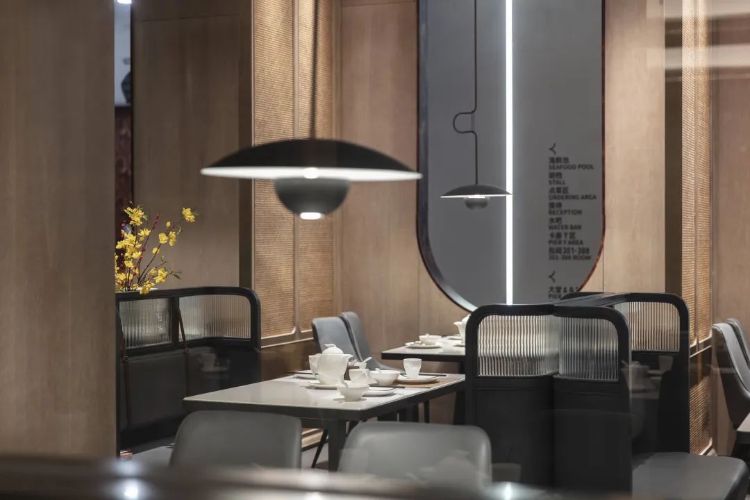 鄭州餐飲設(shè)計(jì)推薦79號(hào)漁船連鎖海鮮餐廳裝修案例(圖8) 鄭州餐飲設(shè)計(jì)推薦79號(hào)漁船連鎖海鮮餐廳裝修案例(圖8)