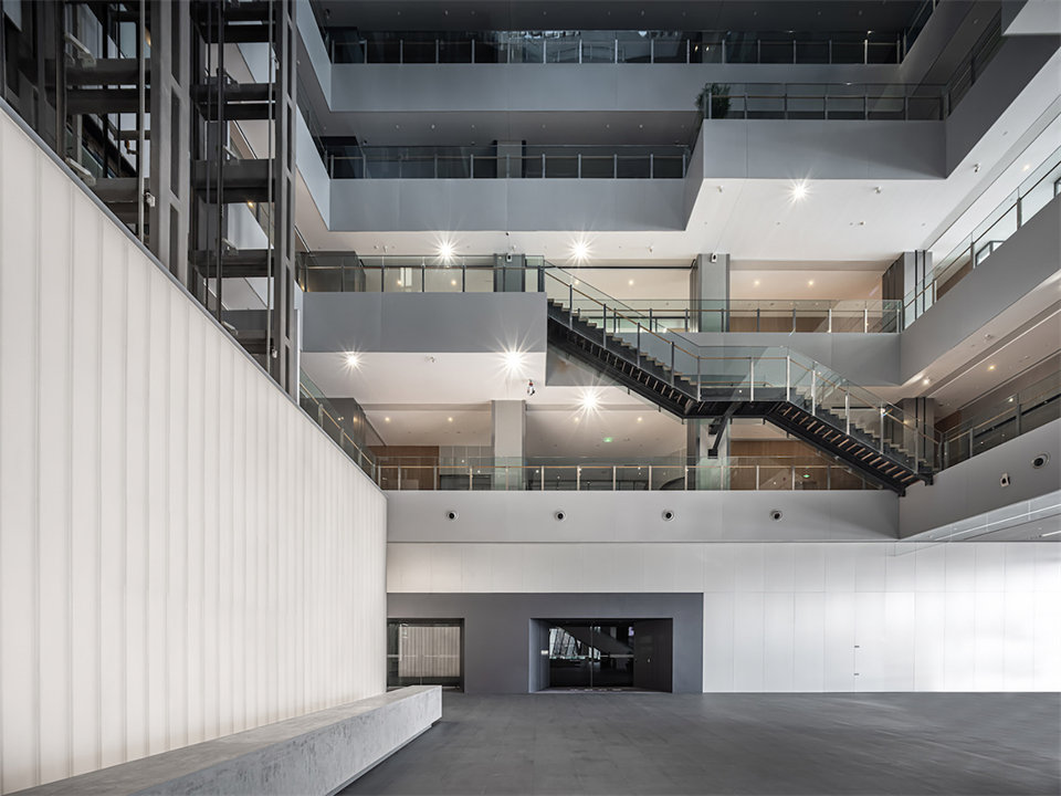 歌爾全球研發(fā)總部辦公樓公共空間裝修設(shè)計(jì)方案(圖3) 歌爾全球研發(fā)總部辦公樓公共空間裝修設(shè)計(jì)方案(圖3)