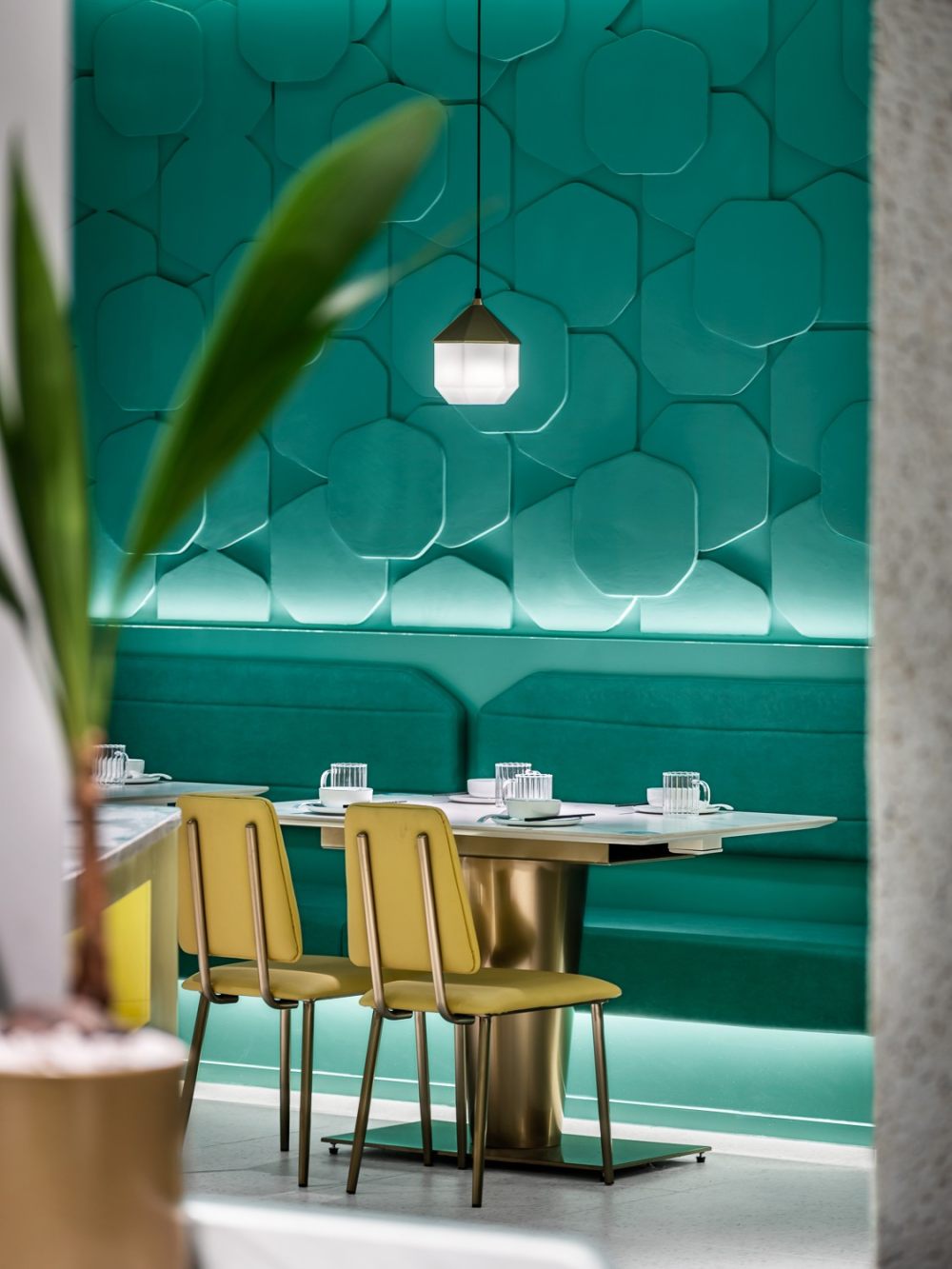 鄭州火鍋店設(shè)計(jì)推薦海南椰子雞火鍋店裝修方案(圖7) 鄭州火鍋店設(shè)計(jì)推薦海南椰子雞火鍋店裝修方案(圖7)