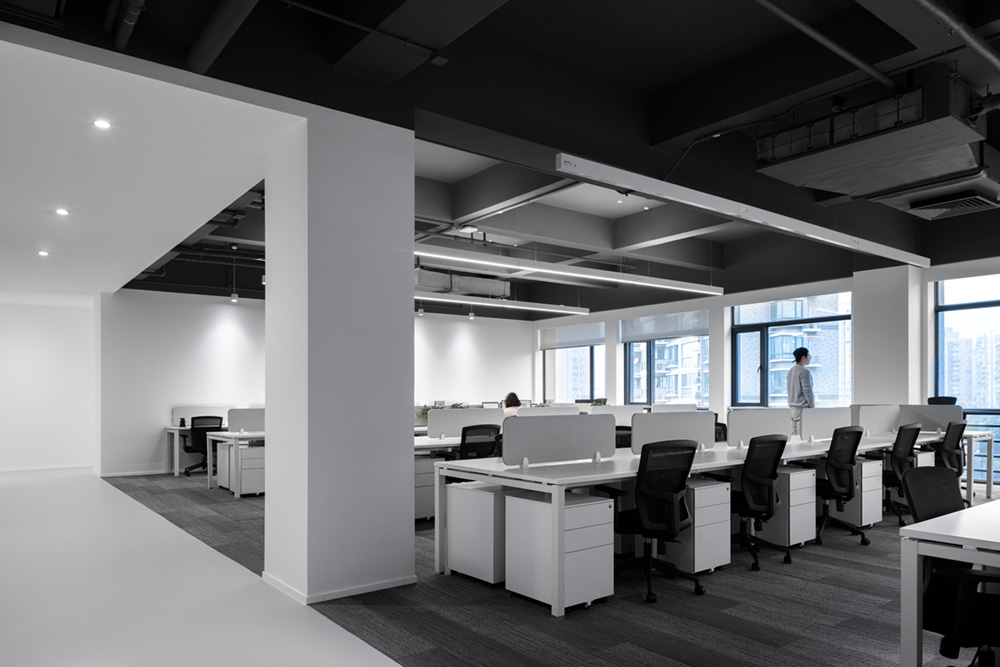 極簡(jiǎn)工業(yè)風(fēng)智慧物流公司辦公室裝修設(shè)計(jì)案例(圖4) 極簡(jiǎn)工業(yè)風(fēng)智慧物流公司辦公室裝修設(shè)計(jì)案例(圖4)