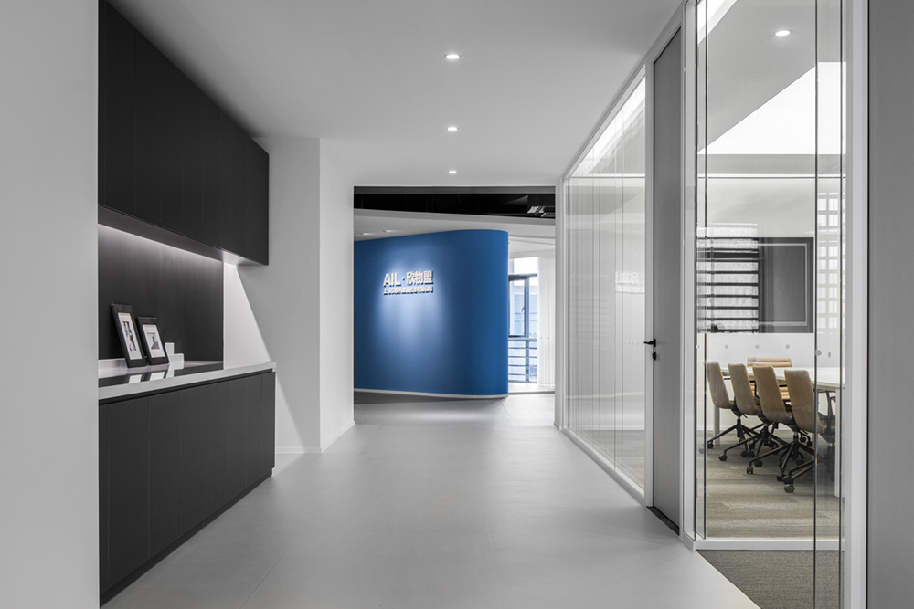 極簡(jiǎn)工業(yè)風(fēng)智慧物流公司辦公室裝修設(shè)計(jì)案例(圖6) 極簡(jiǎn)工業(yè)風(fēng)智慧物流公司辦公室裝修設(shè)計(jì)案例(圖6)