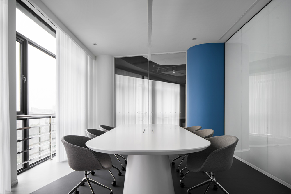 極簡(jiǎn)工業(yè)風(fēng)智慧物流公司辦公室裝修設(shè)計(jì)案例(圖8) 極簡(jiǎn)工業(yè)風(fēng)智慧物流公司辦公室裝修設(shè)計(jì)案例(圖8)