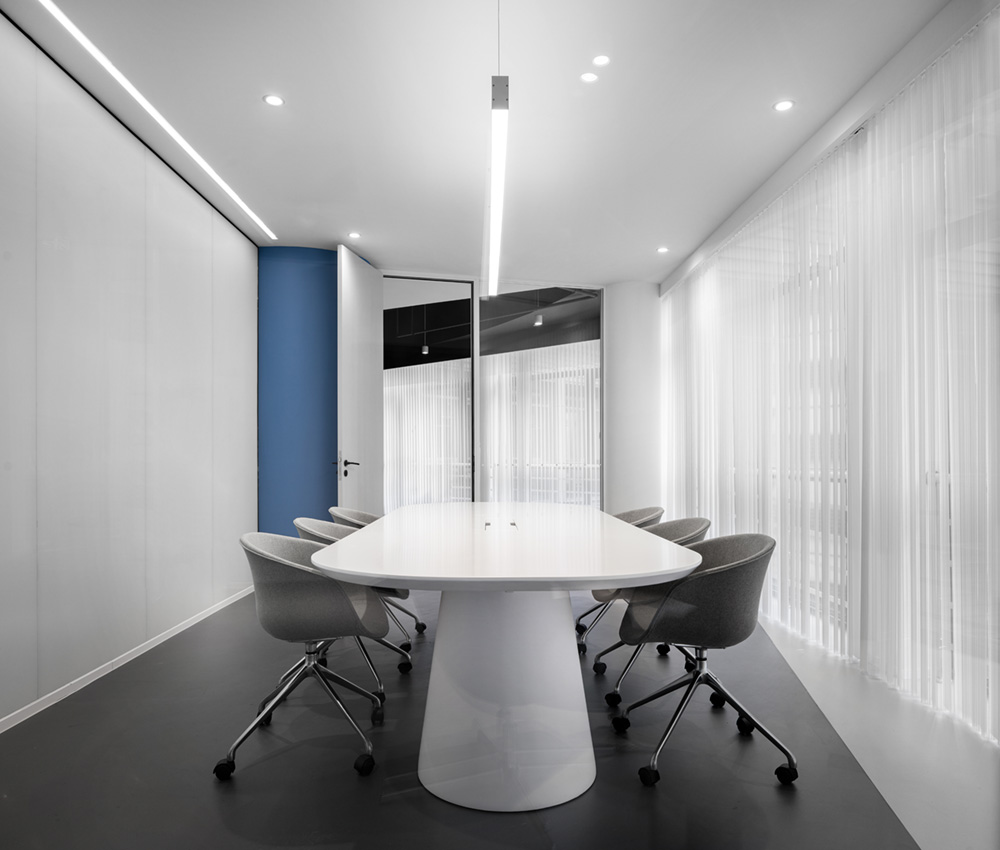 極簡(jiǎn)工業(yè)風(fēng)智慧物流公司辦公室裝修設(shè)計(jì)案例(圖10) 極簡(jiǎn)工業(yè)風(fēng)智慧物流公司辦公室裝修設(shè)計(jì)案例(圖10)