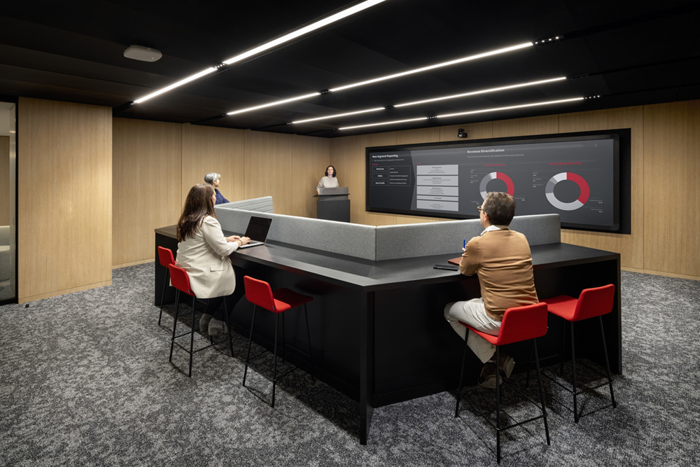 現(xiàn)代大氣的仲量聯(lián)行地產(chǎn)公司總部辦公室裝修設(shè)計(jì)(圖7) 現(xiàn)代大氣的仲量聯(lián)行地產(chǎn)公司總部辦公室裝修設(shè)計(jì)(圖7)