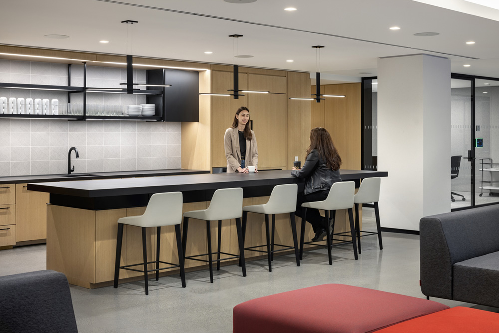 現(xiàn)代大氣的仲量聯(lián)行地產(chǎn)公司總部辦公室裝修設(shè)計(jì)(圖15) 現(xiàn)代大氣的仲量聯(lián)行地產(chǎn)公司總部辦公室裝修設(shè)計(jì)(圖15)