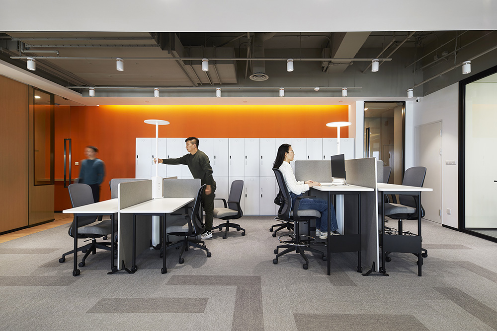 靈動(dòng)時(shí)尚的供電設(shè)備總部辦公室裝修設(shè)計(jì)案例(圖4) 靈動(dòng)時(shí)尚的供電設(shè)備總部辦公室裝修設(shè)計(jì)案例(圖4)