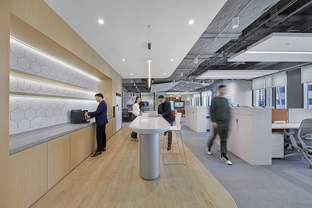 靈動(dòng)時(shí)尚的供電設(shè)備總部辦公室裝修設(shè)計(jì)案例(圖5) 靈動(dòng)時(shí)尚的供電設(shè)備總部辦公室裝修設(shè)計(jì)案例(圖5)