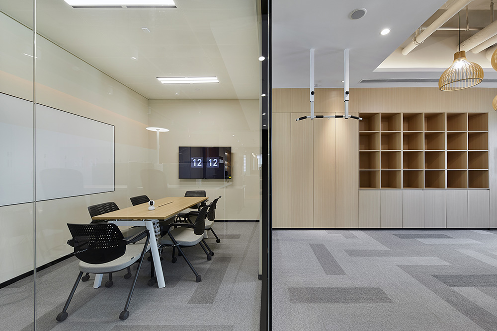 靈動(dòng)時(shí)尚的供電設(shè)備總部辦公室裝修設(shè)計(jì)案例(圖7) 靈動(dòng)時(shí)尚的供電設(shè)備總部辦公室裝修設(shè)計(jì)案例(圖7)