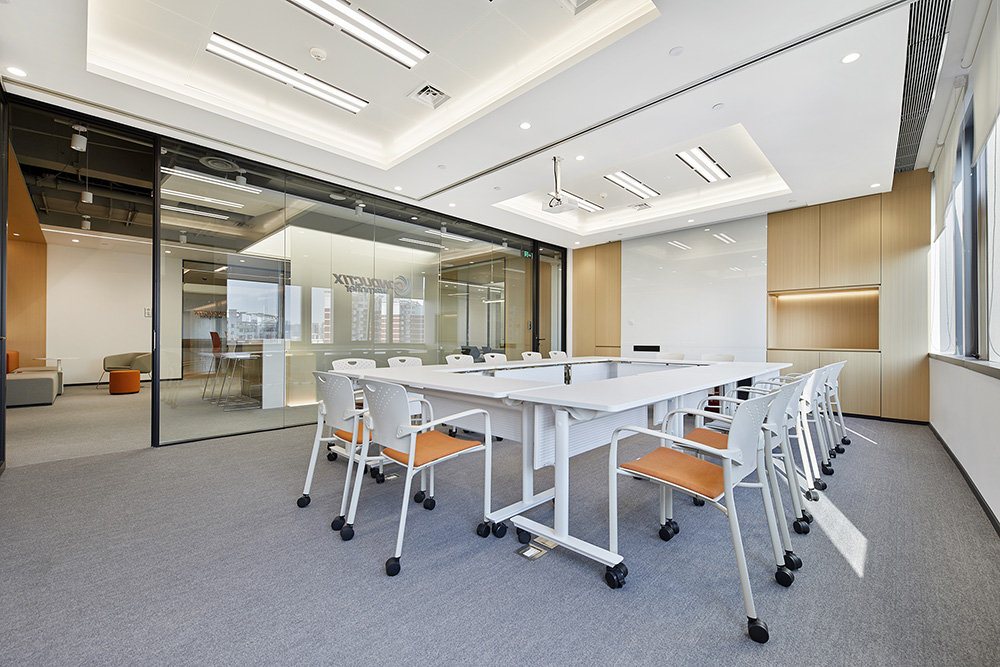 靈動(dòng)時(shí)尚的供電設(shè)備總部辦公室裝修設(shè)計(jì)案例(圖8) 靈動(dòng)時(shí)尚的供電設(shè)備總部辦公室裝修設(shè)計(jì)案例(圖8)