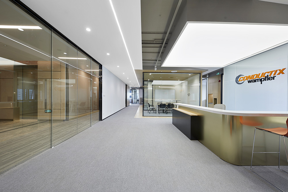 靈動(dòng)時(shí)尚的供電設(shè)備總部辦公室裝修設(shè)計(jì)案例(圖9) 靈動(dòng)時(shí)尚的供電設(shè)備總部辦公室裝修設(shè)計(jì)案例(圖9)