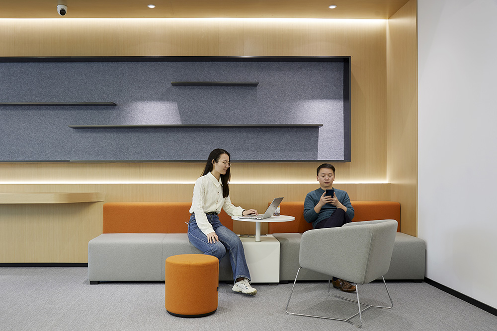 靈動(dòng)時(shí)尚的供電設(shè)備總部辦公室裝修設(shè)計(jì)案例(圖10) 靈動(dòng)時(shí)尚的供電設(shè)備總部辦公室裝修設(shè)計(jì)案例(圖10)