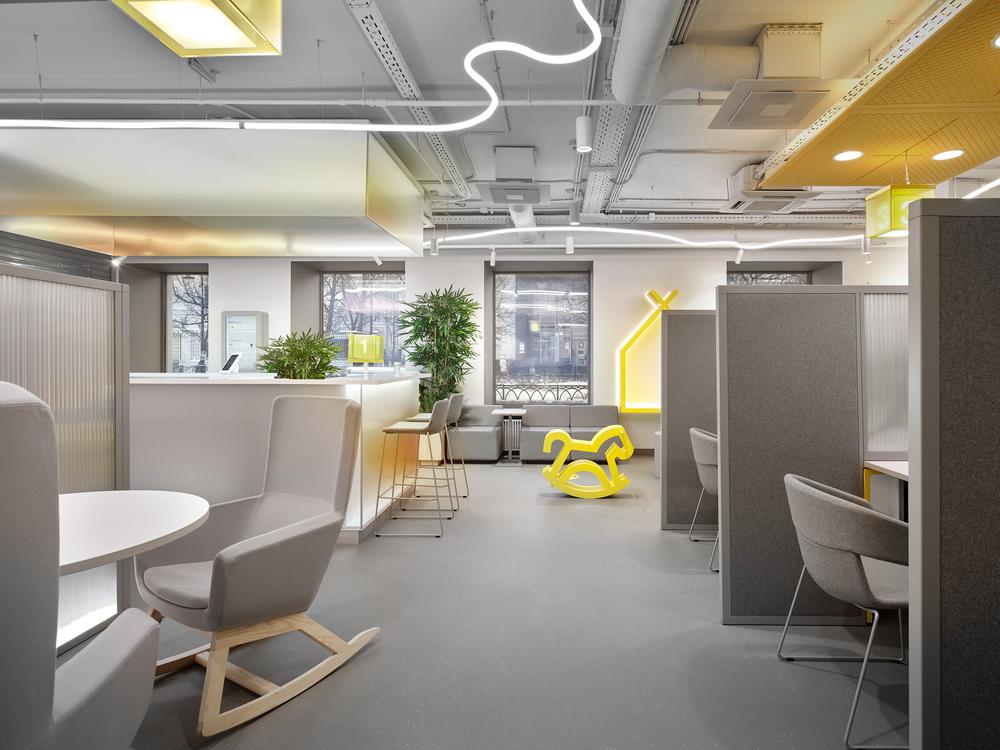 時(shí)尚靈動(dòng)的Raiffeisen銀行辦公室裝修設(shè)計(jì)方案(圖3) 時(shí)尚靈動(dòng)的Raiffeisen銀行辦公室裝修設(shè)計(jì)方案(圖3)