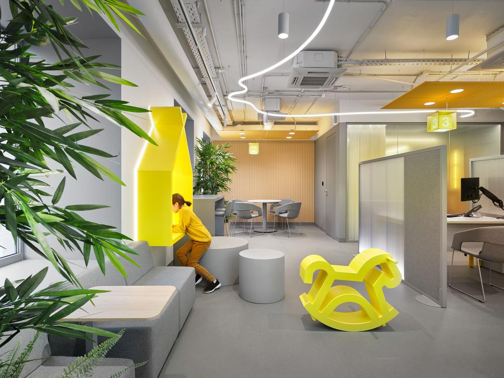 時(shí)尚靈動(dòng)的Raiffeisen銀行辦公室裝修設(shè)計(jì)方案(圖6) 時(shí)尚靈動(dòng)的Raiffeisen銀行辦公室裝修設(shè)計(jì)方案(圖6)