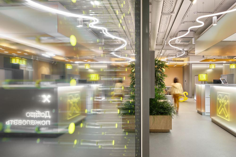 時(shí)尚靈動(dòng)的Raiffeisen銀行辦公室裝修設(shè)計(jì)方案(圖11) 時(shí)尚靈動(dòng)的Raiffeisen銀行辦公室裝修設(shè)計(jì)方案(圖11)