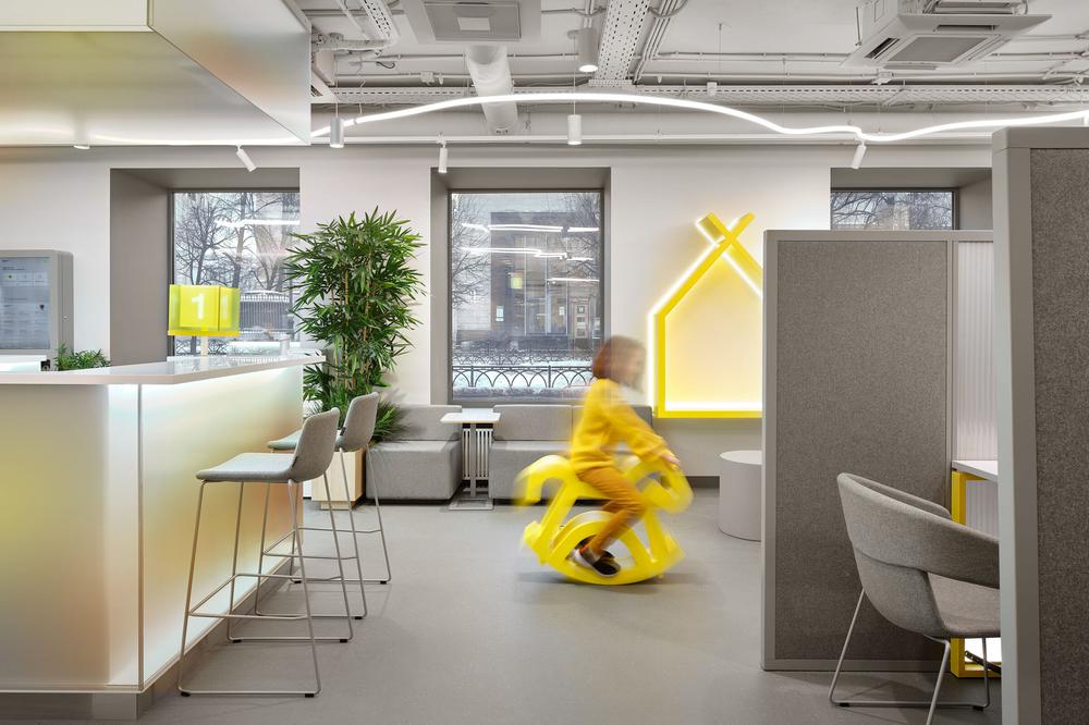 時(shí)尚靈動(dòng)的Raiffeisen銀行辦公室裝修設(shè)計(jì)方案(圖12) 時(shí)尚靈動(dòng)的Raiffeisen銀行辦公室裝修設(shè)計(jì)方案(圖12)