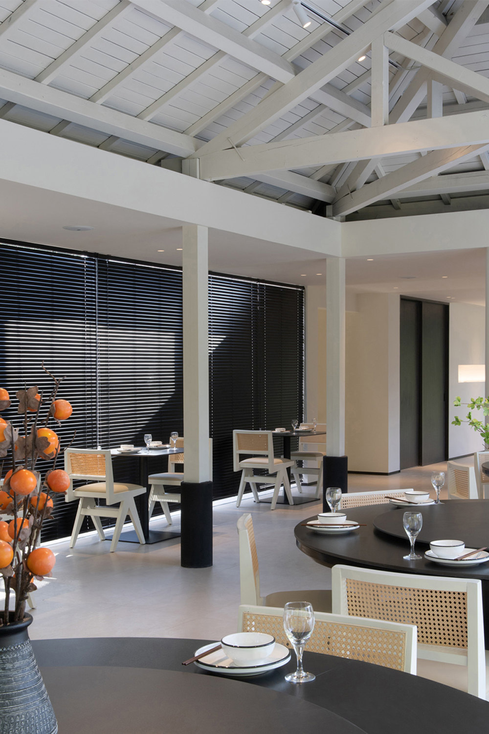 入云餐廳設(shè)計 20年餐飲老店翻新改造設(shè)計案例(圖2) 入云餐廳設(shè)計 20年餐飲老店翻新改造設(shè)計案例(圖2)