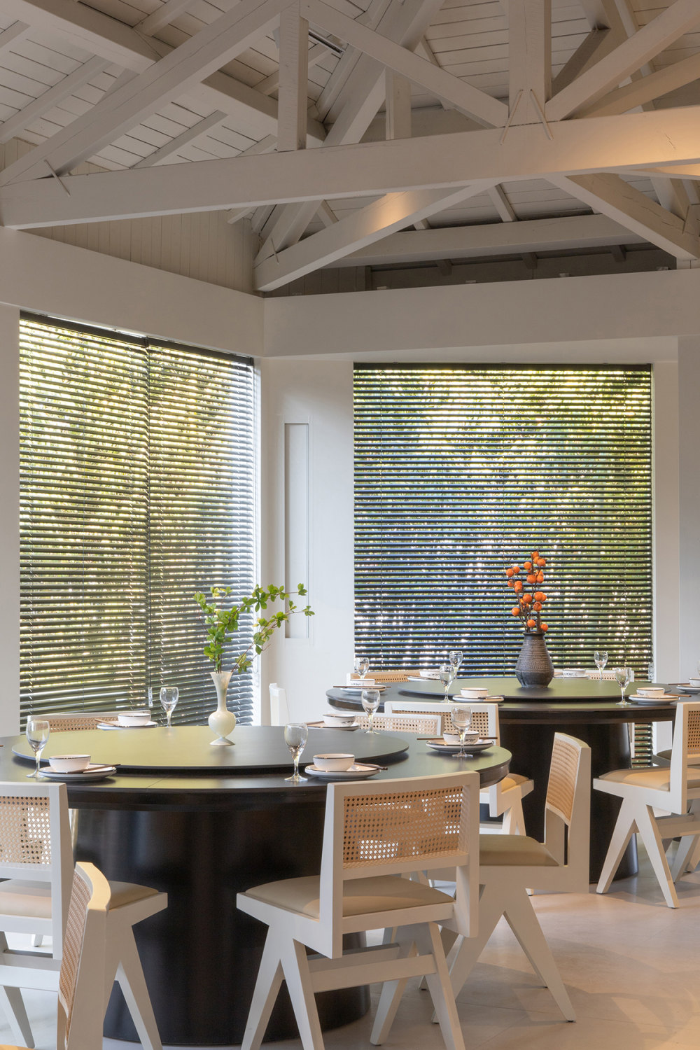 入云餐廳設(shè)計 20年餐飲老店翻新改造設(shè)計案例(圖3) 入云餐廳設(shè)計 20年餐飲老店翻新改造設(shè)計案例(圖3)