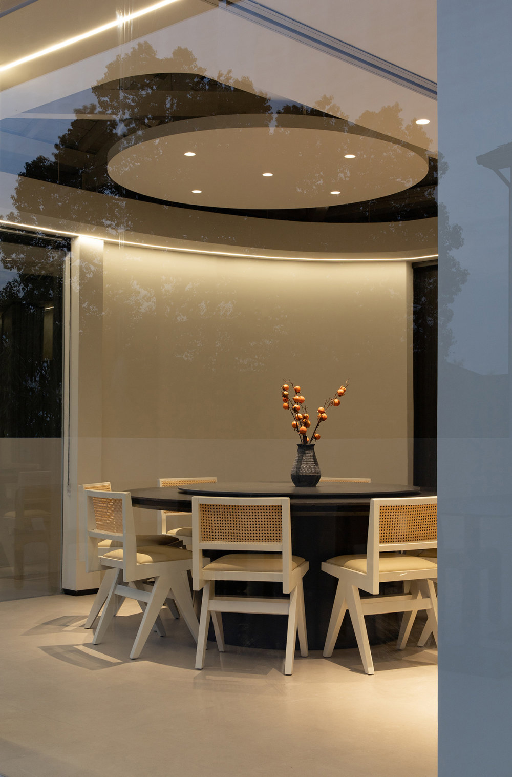 入云餐廳設(shè)計 20年餐飲老店翻新改造設(shè)計案例(圖6) 入云餐廳設(shè)計 20年餐飲老店翻新改造設(shè)計案例(圖6)