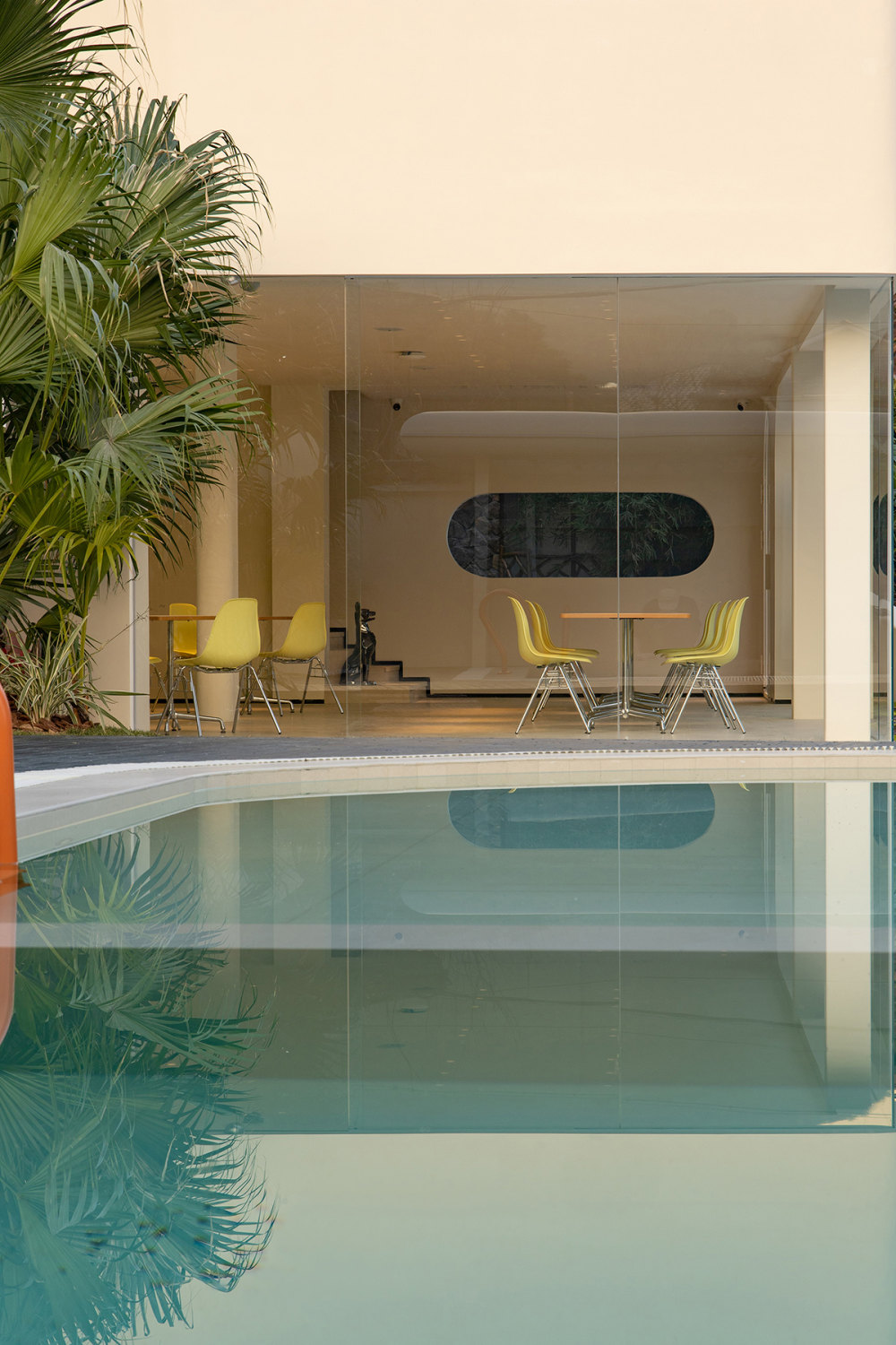 入云餐廳設(shè)計 20年餐飲老店翻新改造設(shè)計案例(圖7) 入云餐廳設(shè)計 20年餐飲老店翻新改造設(shè)計案例(圖7)