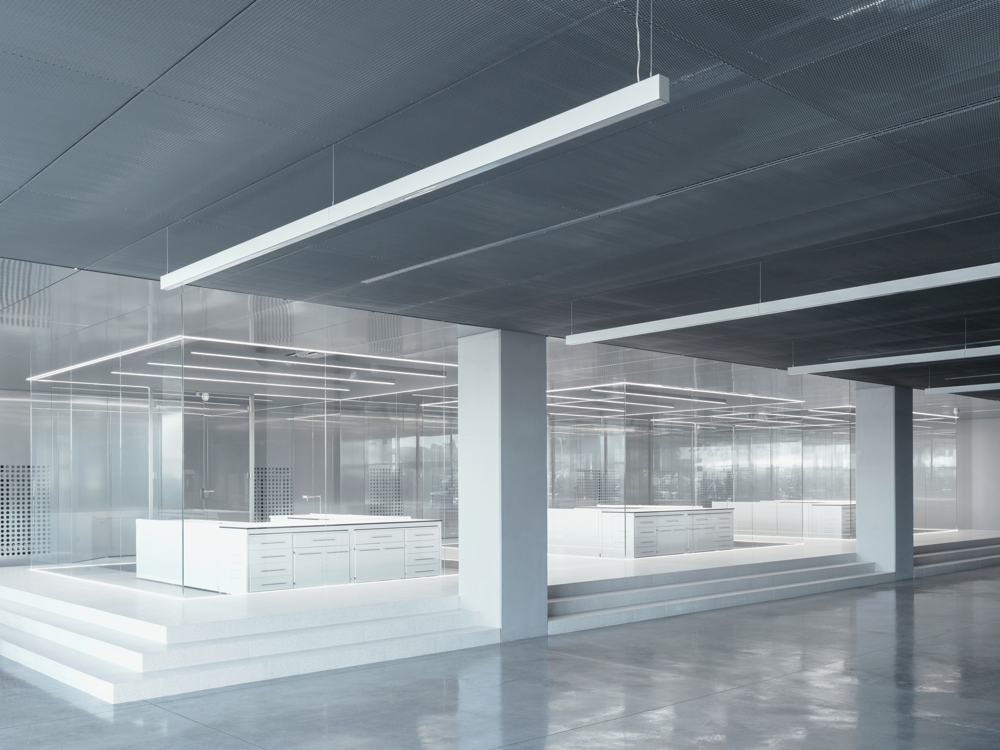 大氣明亮的國(guó)外醫(yī)藥公司辦公室裝修設(shè)計(jì)方案(圖2) 大氣明亮的國(guó)外醫(yī)藥公司辦公室裝修設(shè)計(jì)方案(圖2)