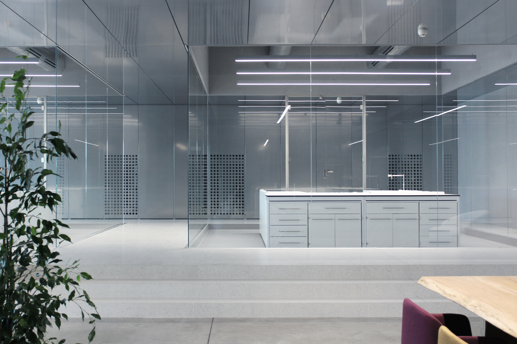 大氣明亮的國(guó)外醫(yī)藥公司辦公室裝修設(shè)計(jì)方案(圖4) 大氣明亮的國(guó)外醫(yī)藥公司辦公室裝修設(shè)計(jì)方案(圖4)